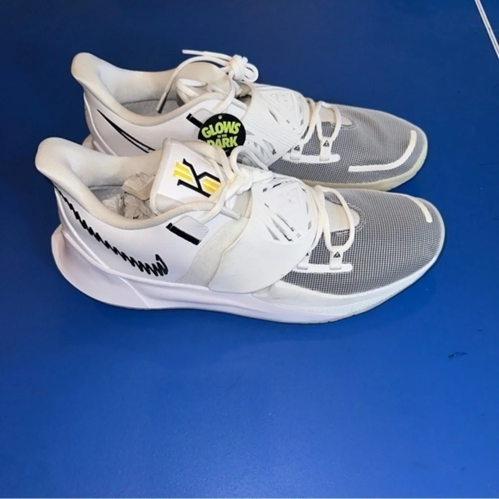 NEW NIKEKyrie Low 3 Eclipse CJ1286-100 White BasketballSneakers Shoes Mens Sz 17